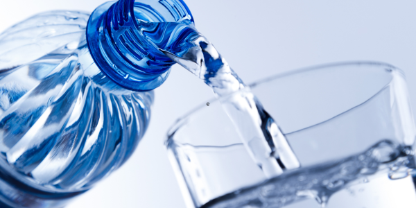 air putih dalam gelas