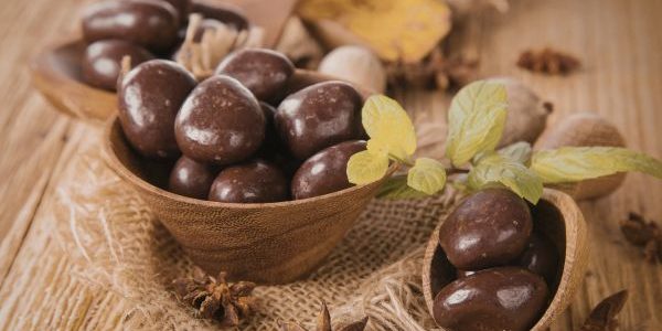 coklat dan almond