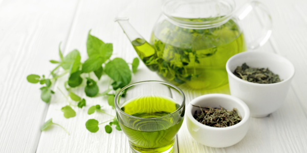 green tea dalam cangkir